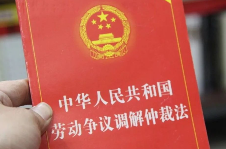 [勞動(dòng)糾紛案件]員工離職索要千萬賠償金，公司能賠嗎？