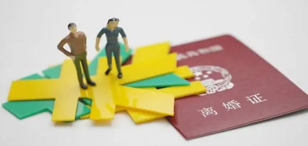夫妻房產(chǎn)離婚前過戶還是離婚后過戶？