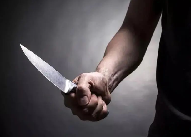 【以案釋法】“別動，你要動，就殺了你！” 數(shù)十名男子深夜持刀闖入廠房強拆并刺傷保安